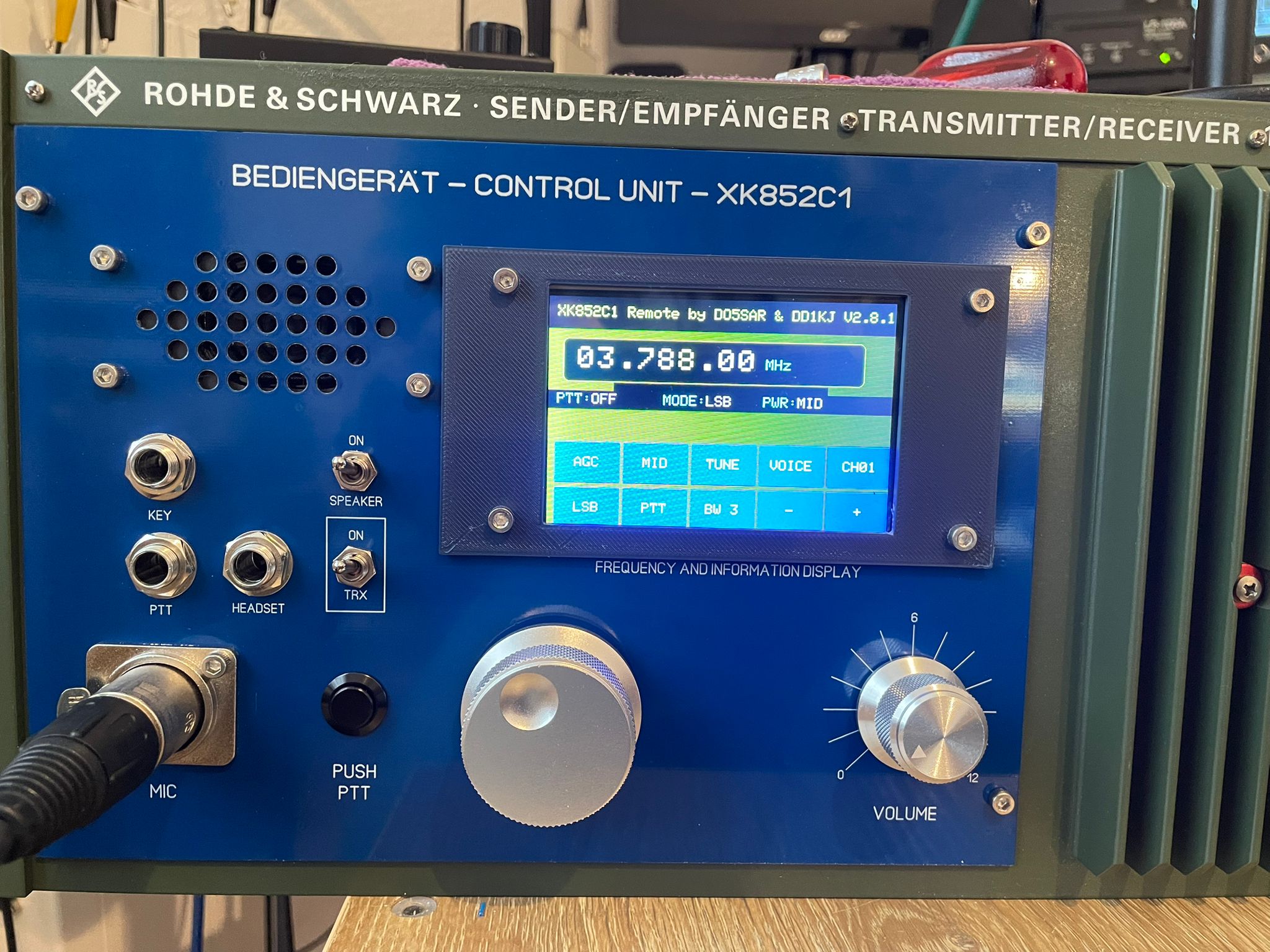 Beschriftete Frontplatte